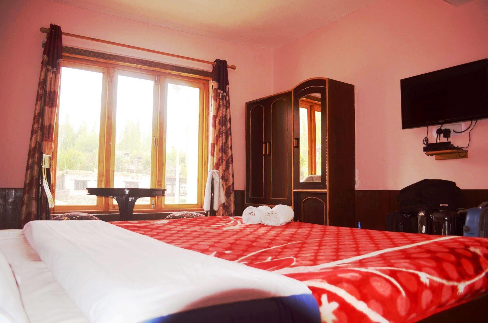Beyond Stay - Kanika Himalayan View Leh Kültér fotó