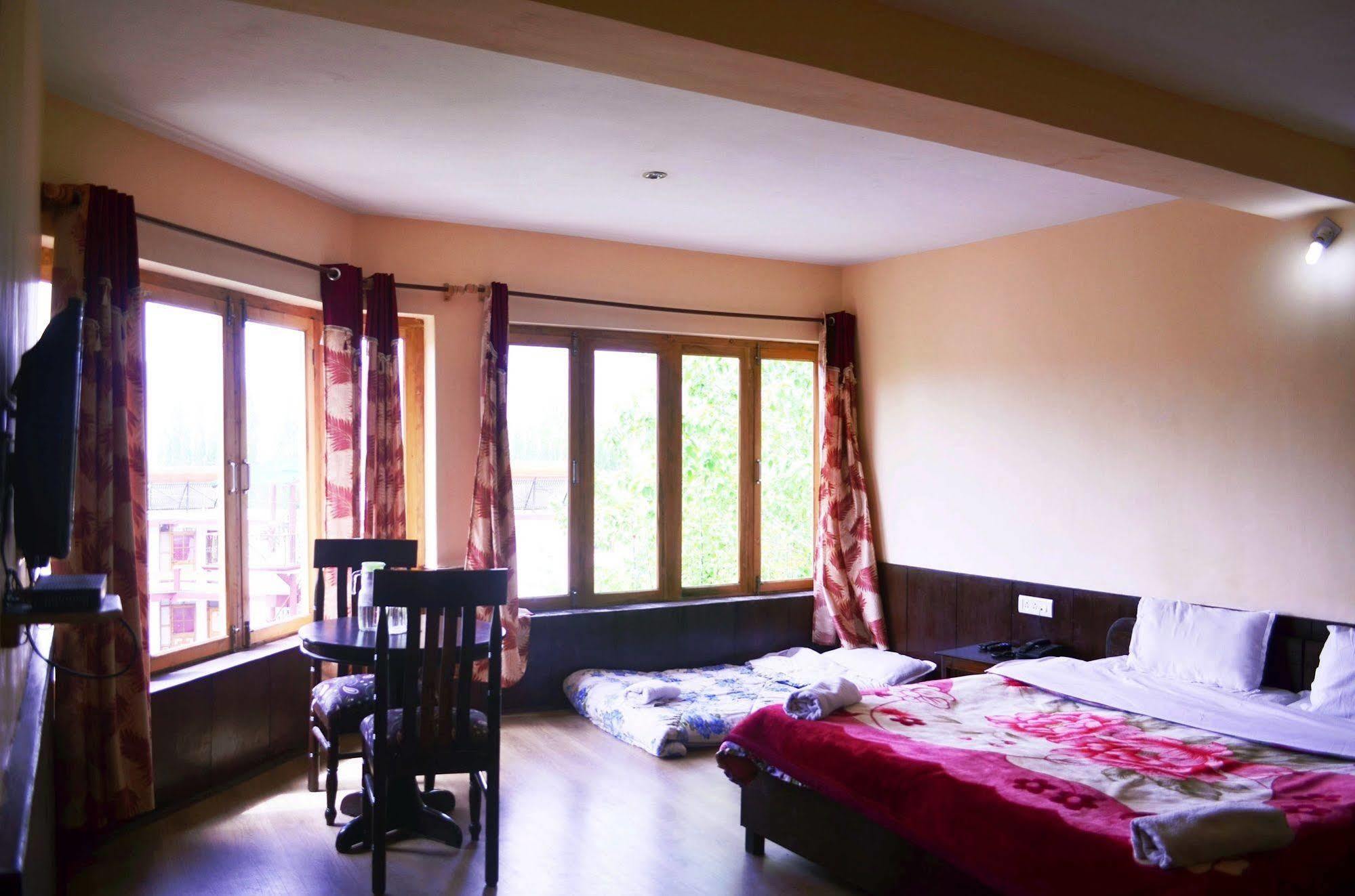 Beyond Stay - Kanika Himalayan View Leh Kültér fotó